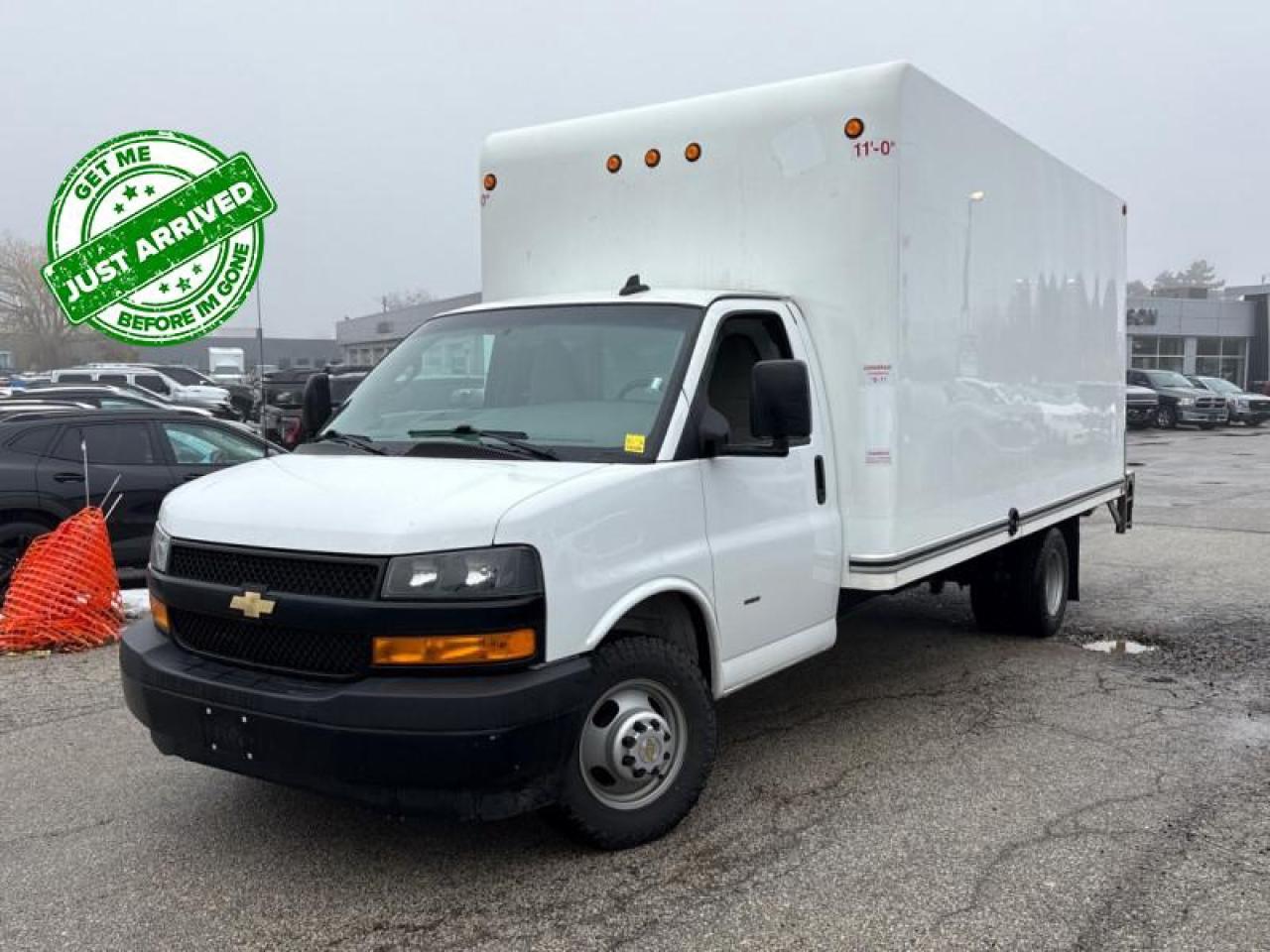 2023 Chevrolet Express Commercial Cutaway Unicel 16 FT CUBE W/ POWER RAMP Photo0
