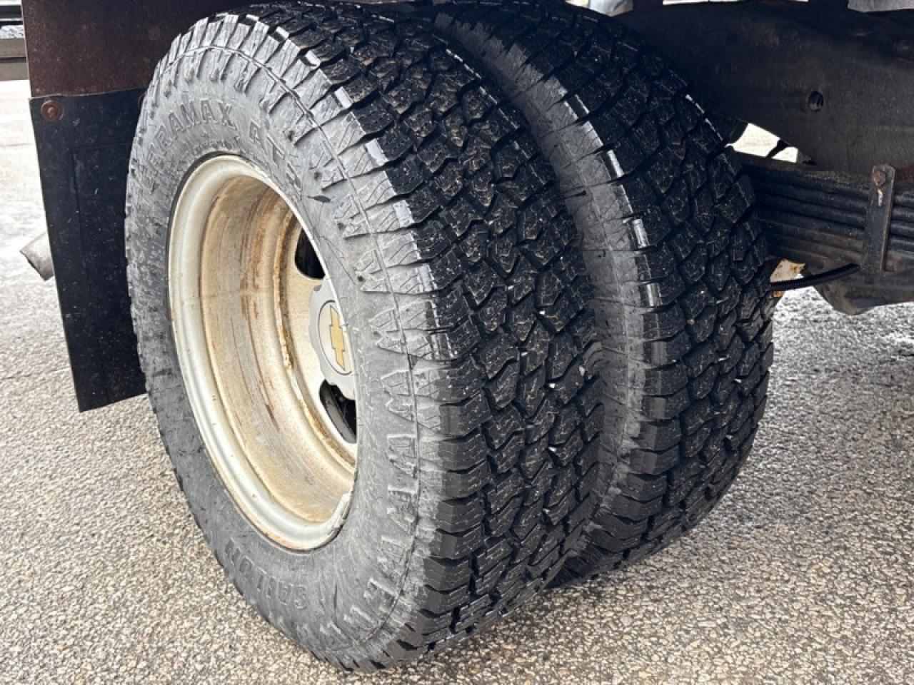 2023 Chevrolet Express Commercial Cutaway Unicel 16 FT CUBE W/ POWER RAMP Photo