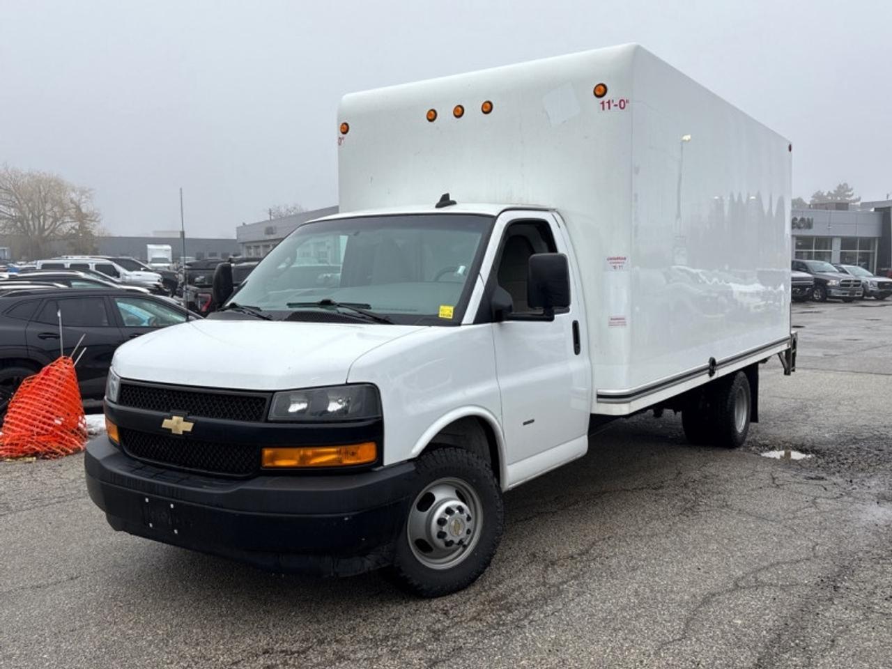 2023 Chevrolet Express Commercial Cutaway Unicel 16 FT CUBE W/ POWER RAMP Photo0
