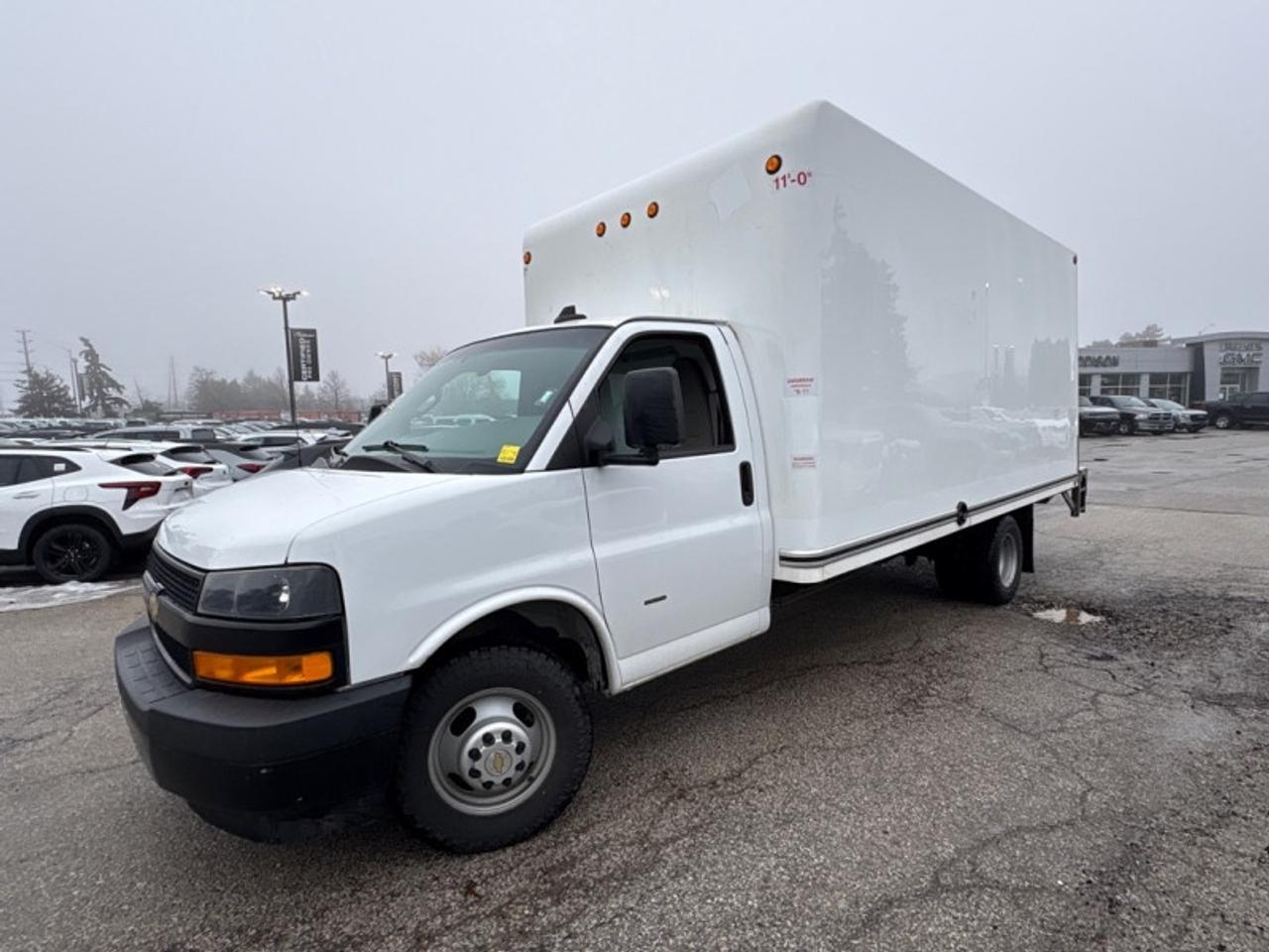 2023 Chevrolet Express Commercial Cutaway Unicel 16 FT CUBE W/ POWER RAMP Photo2