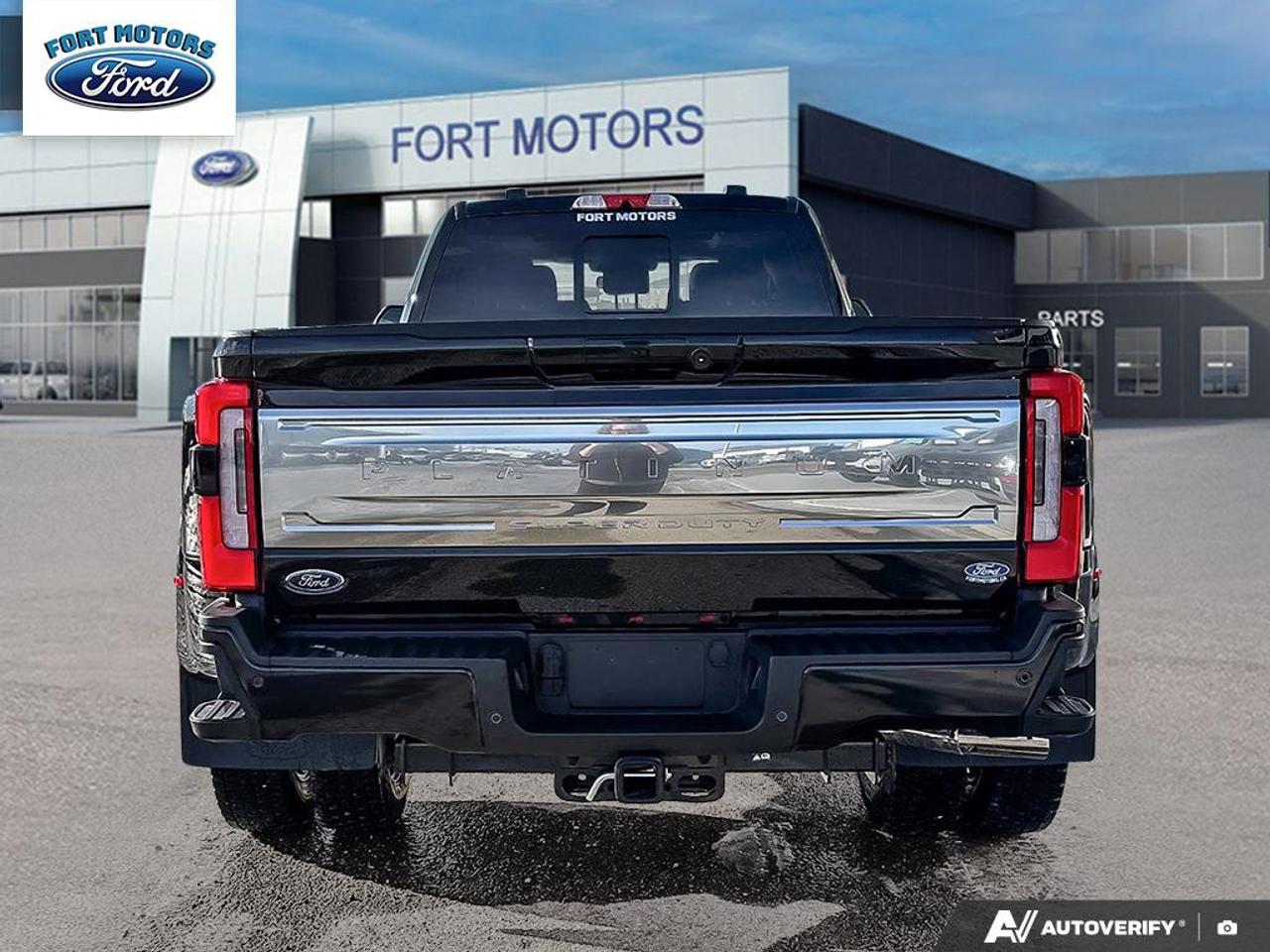 2026 Ford SuperDuty F-450® Platinum® Photo4