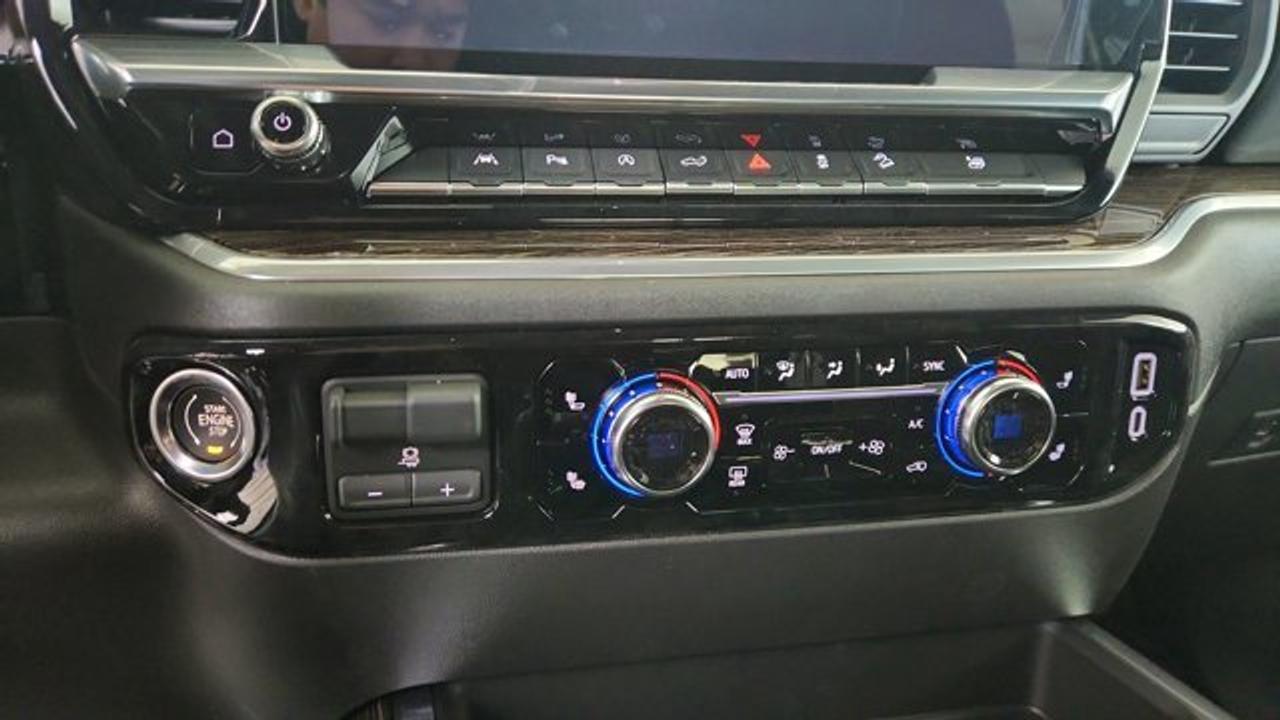 13707812