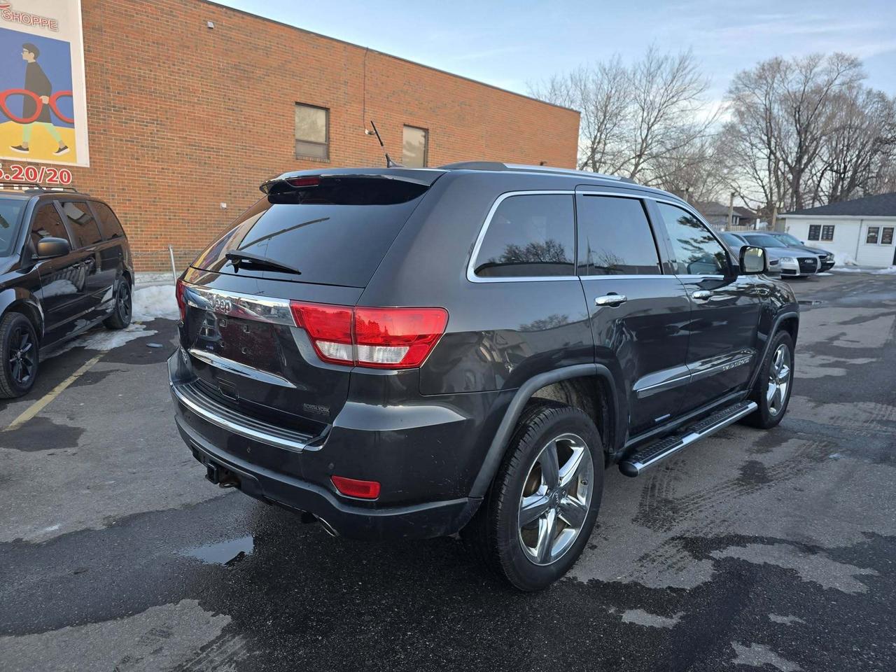 2011 Jeep Grand Cherokee 4WD 4dr Overland Photo3