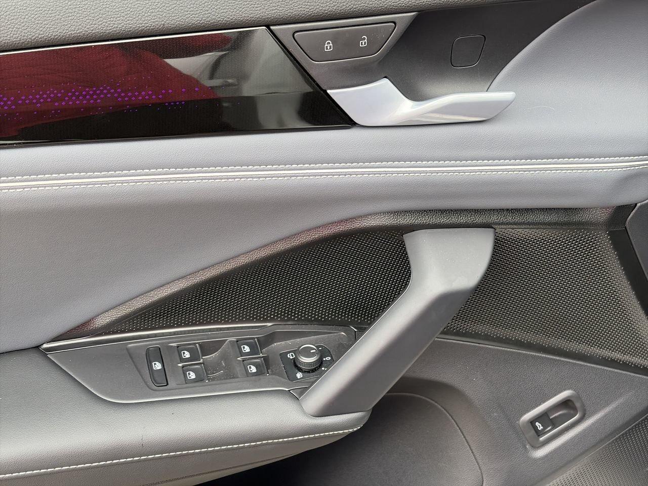 2026 Volkswagen Tiguan Highline Turbo R-Line 4MOTION Massage Seats  Heads Photo