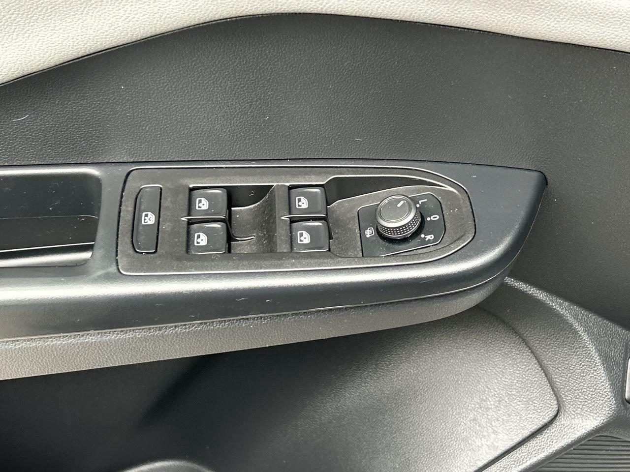 2024 Volkswagen Taos Highline 1.5T 7sp at DSG w/ Tip 4M Sunroof  Alloy Photo