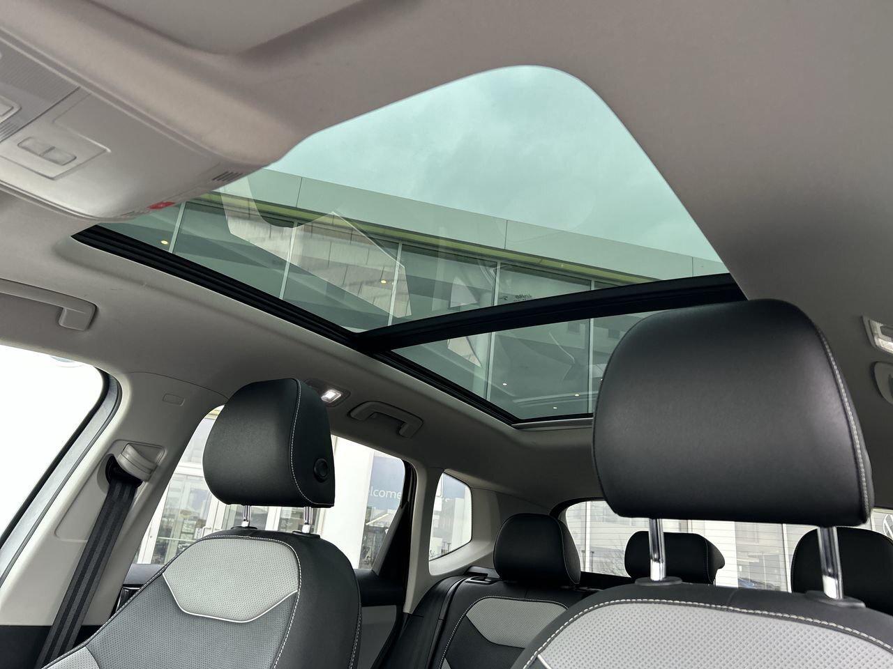 2024 Volkswagen Taos Highline 1.5T 7sp at DSG w/ Tip 4M Sunroof  Alloy Photo