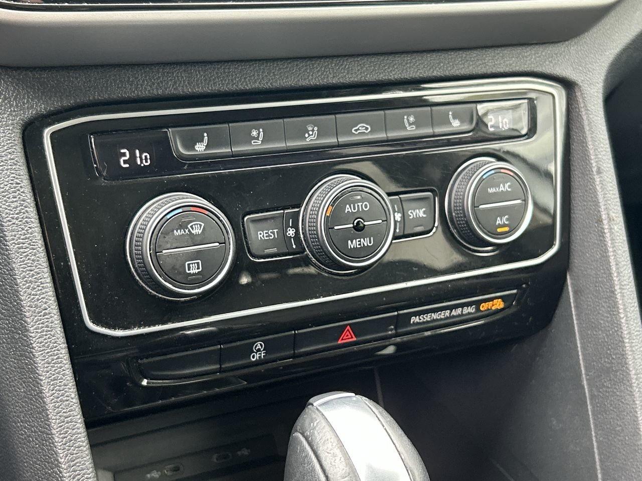 2022 Volkswagen Atlas Execline 3.6L 8sp at w/Tip 4MOTION Alloy Wheels  L Photo