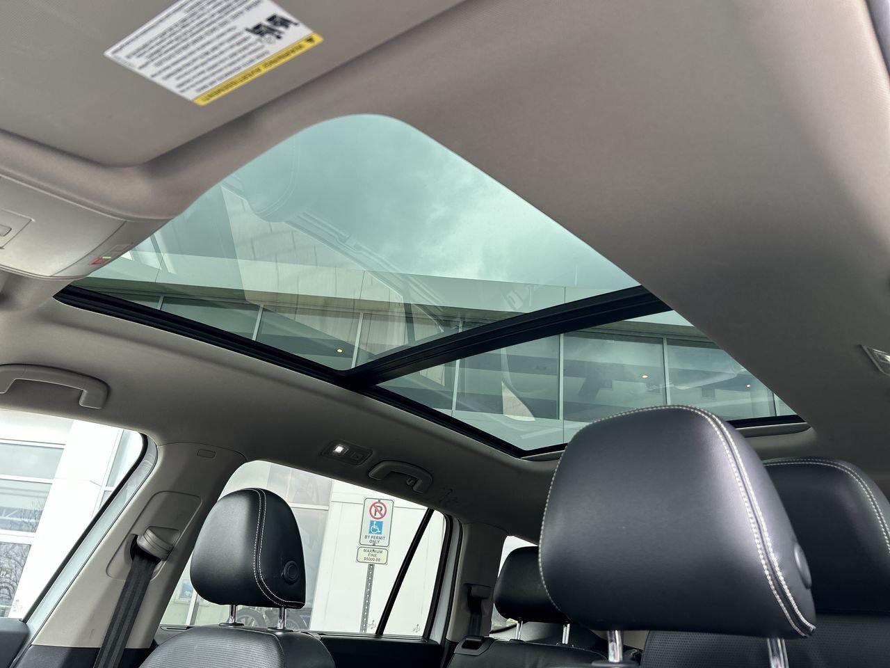 2022 Volkswagen Atlas Execline 3.6L 8sp at w/Tip 4MOTION Alloy Wheels  L Photo