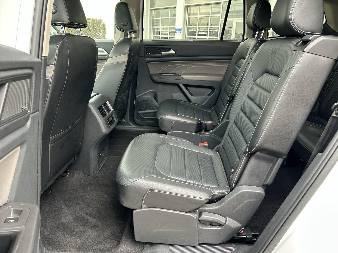 2022 Volkswagen Atlas Execline 3.6L 8sp at w/Tip 4MOTION Alloy Wheels  L Photo