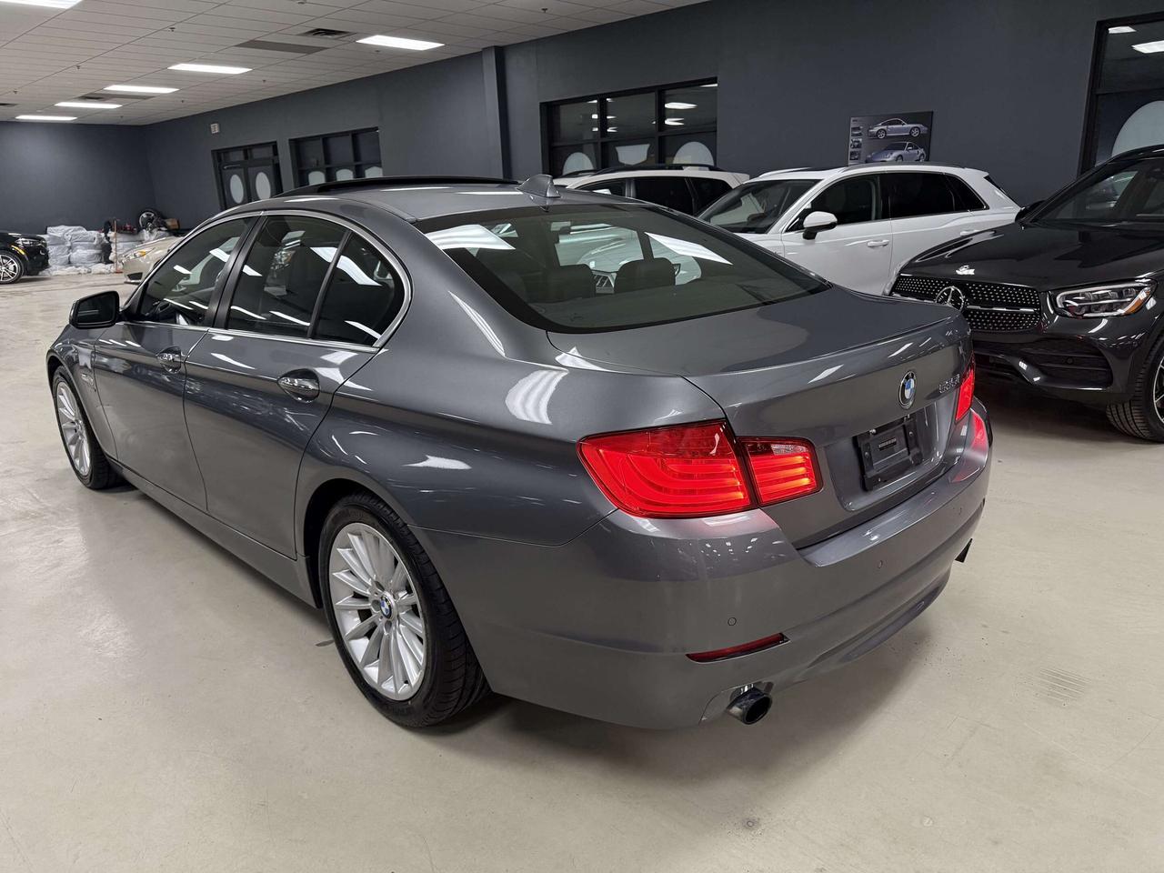 2011 BMW 5 Series xDrive Photo2