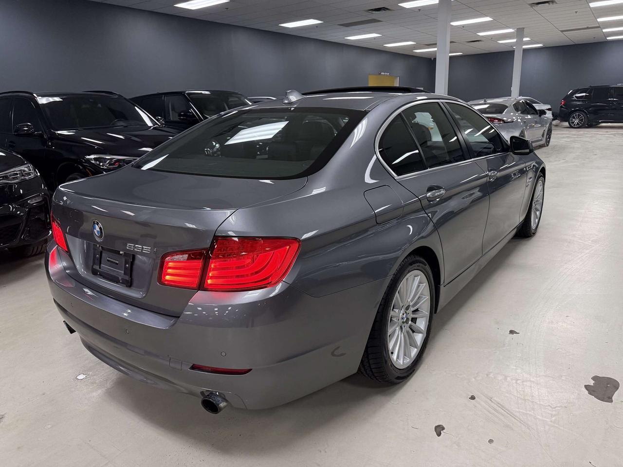 2011 BMW 5 Series xDrive Photo