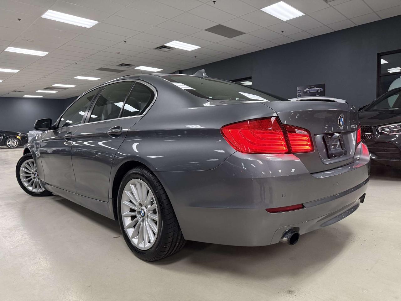 2011 BMW 5 Series xDrive Photo