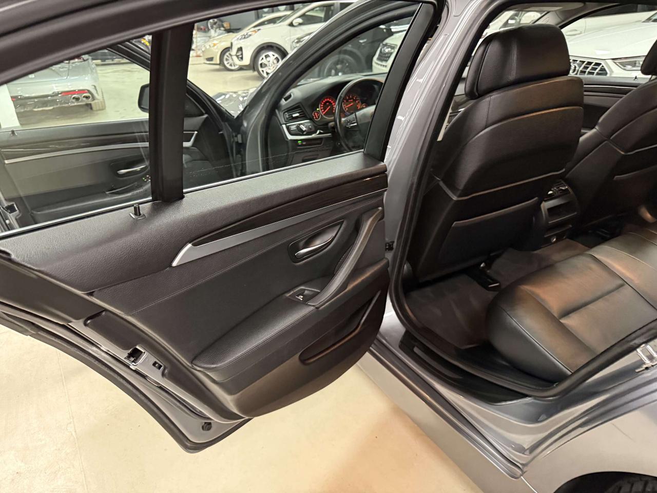 2011 BMW 5 Series xDrive Photo