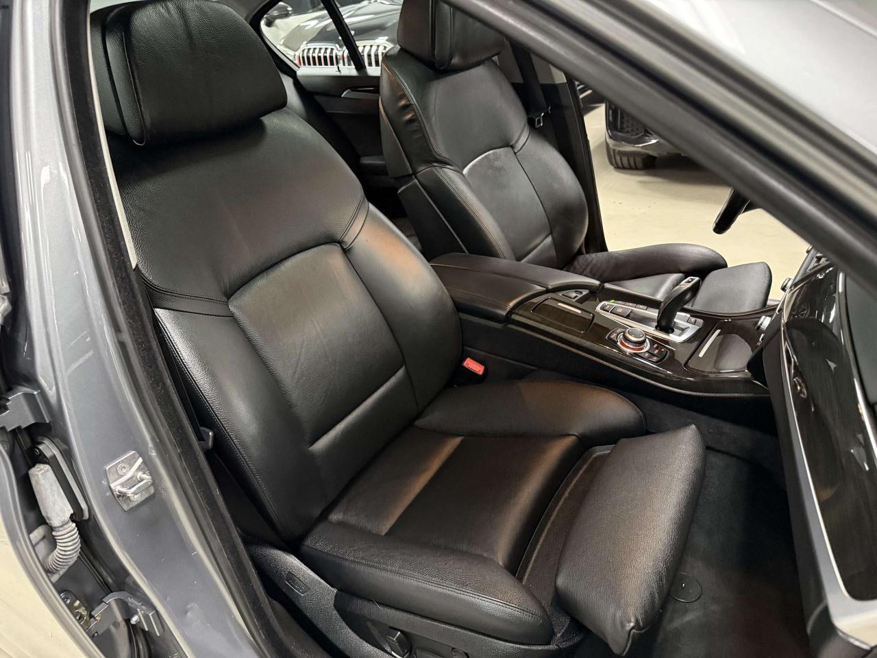 2011 BMW 5 Series xDrive Photo