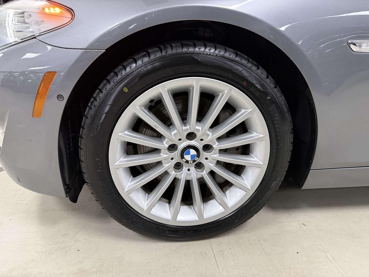 2011 BMW 5 Series xDrive Photo