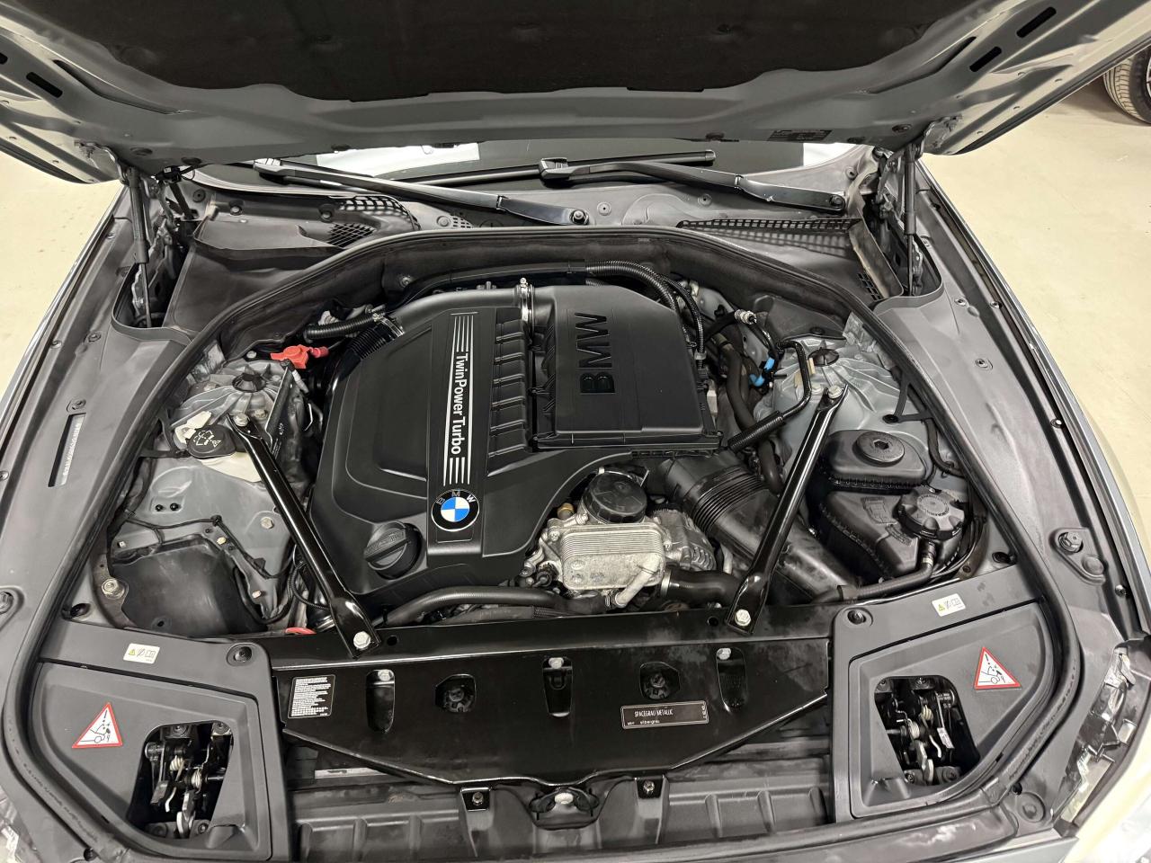 2011 BMW 5 Series xDrive Photo