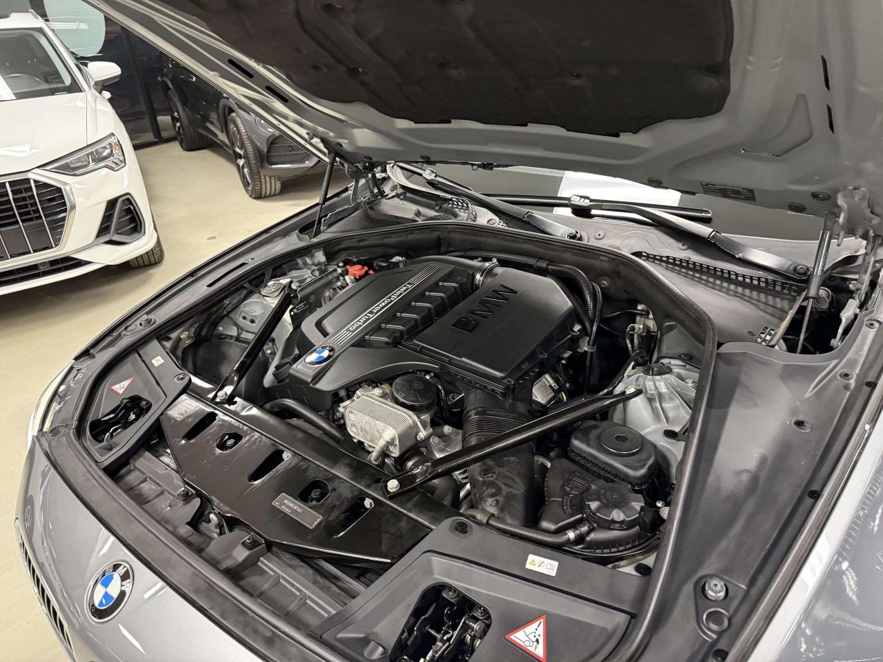 2011 BMW 5 Series xDrive Photo