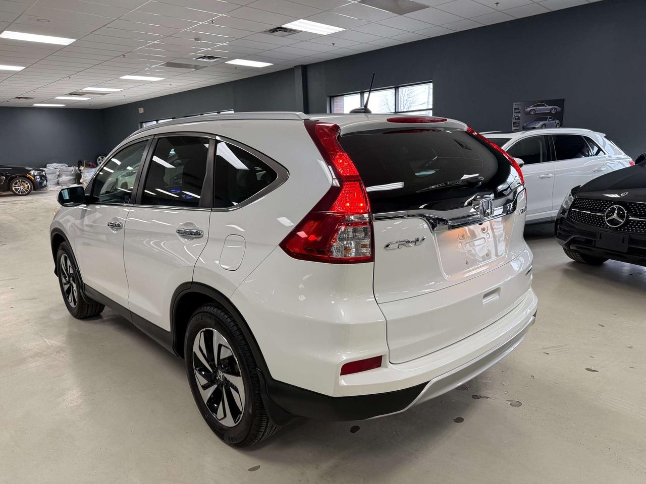 2016 Honda CR-V Touring Photo2