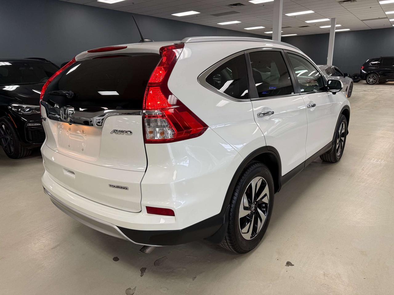 2016 Honda CR-V Touring Photo4