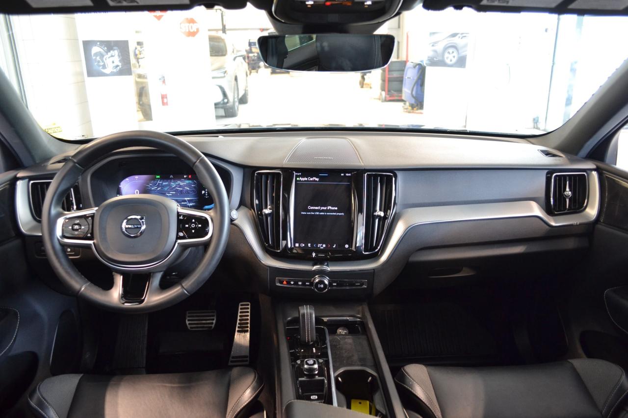2022 Volvo XC60 Recharge T8 R-Design Photo