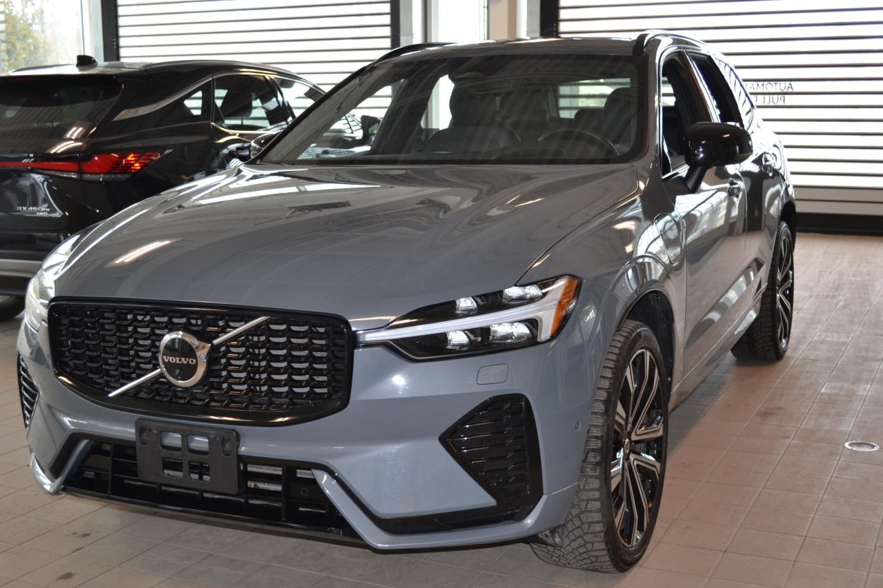 2022 Volvo XC60 Recharge T8 R-Design Photo0