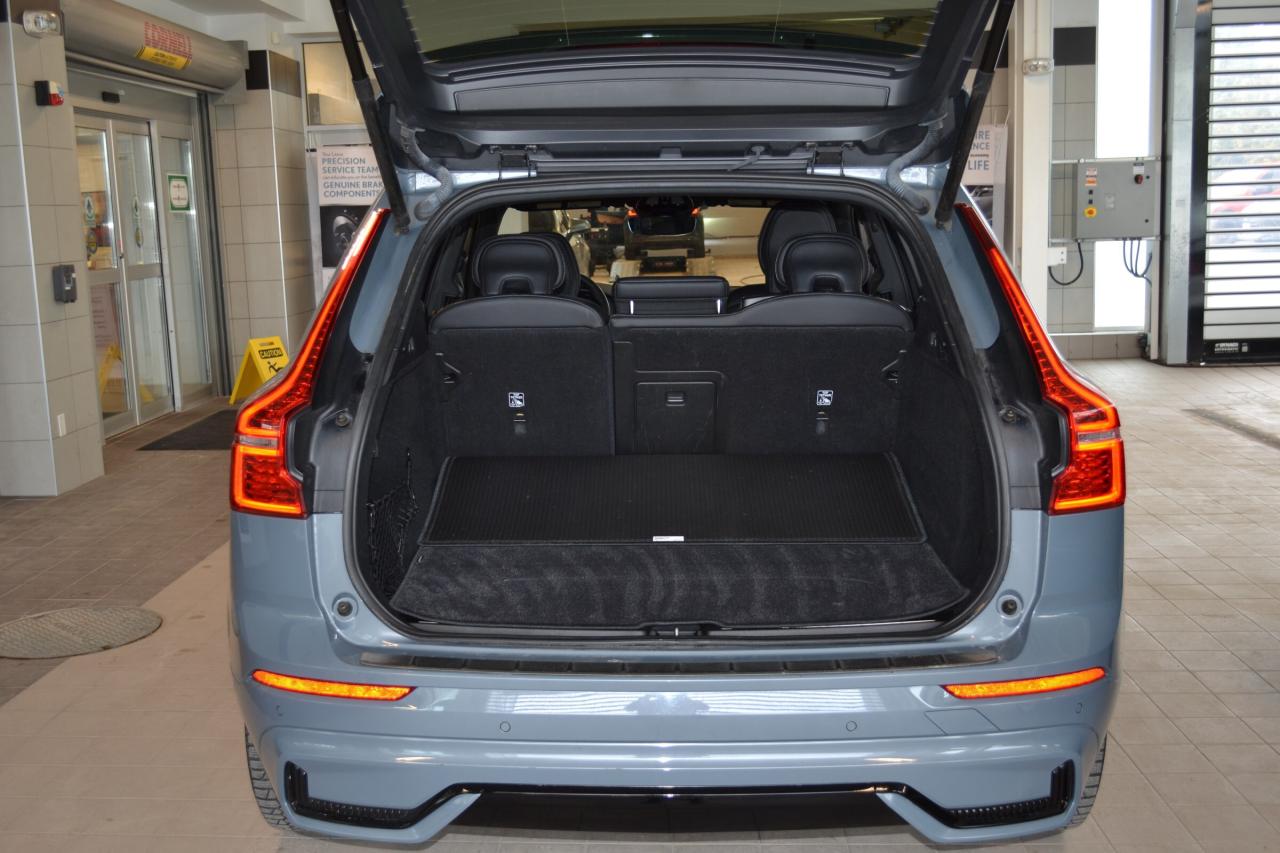 2022 Volvo XC60 Recharge T8 R-Design Photo