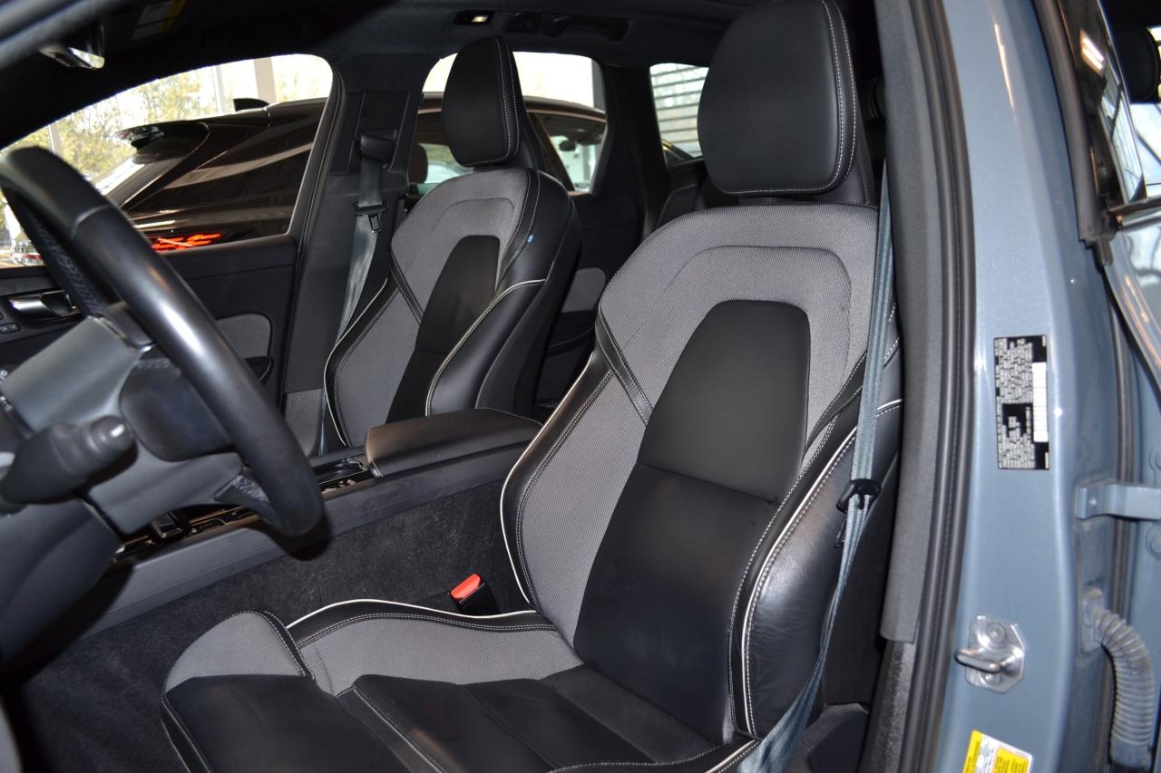 2022 Volvo XC60 Recharge T8 R-Design Photo