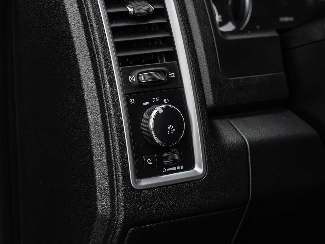 2024 RAM 1500 Warlock 4x4 Crew Cab 5'7  Box Photo