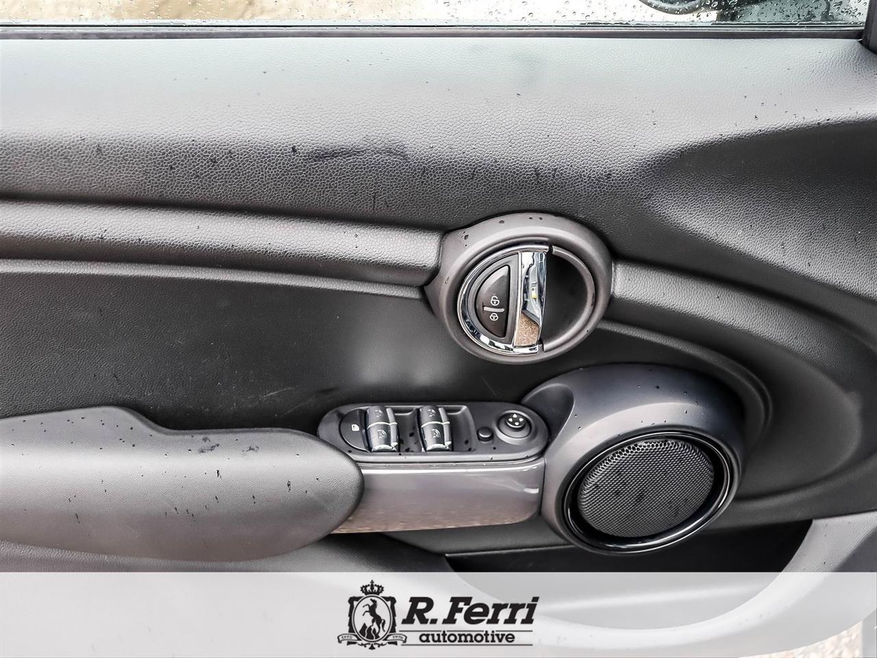2020 MINI 5 Door Cooper 4dr Hatchback Photo4
