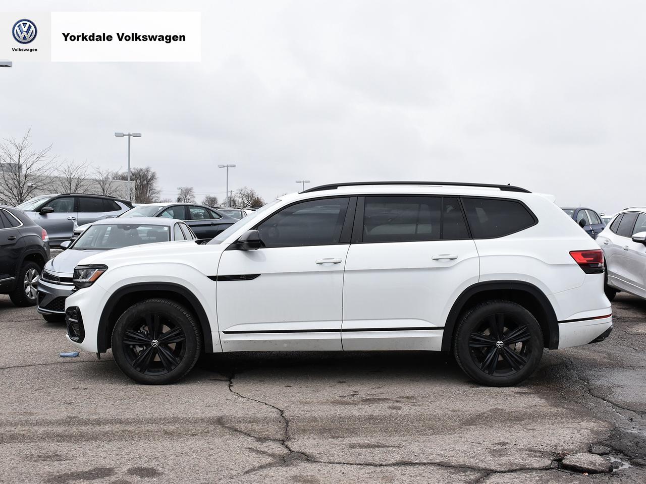 2023 Volkswagen Atlas  Photo2