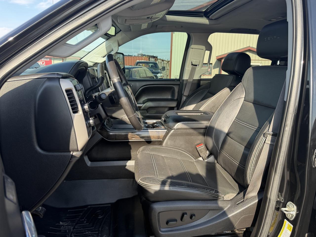 2016 GMC Sierra 3500HD DENALI DURAMAX 4X4 Photo