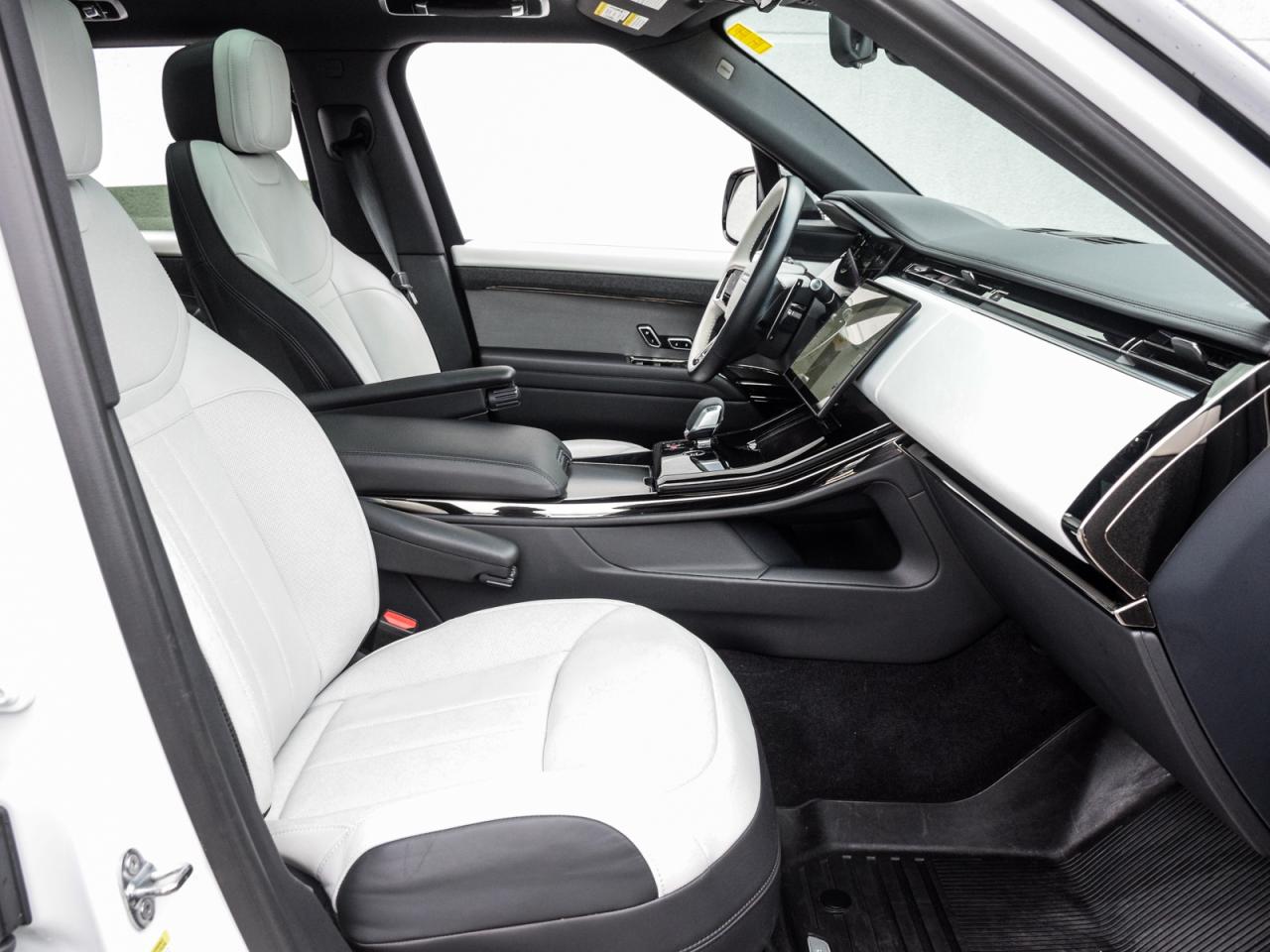 2024 Land Rover Range Rover Sport Dynamic SE Photo