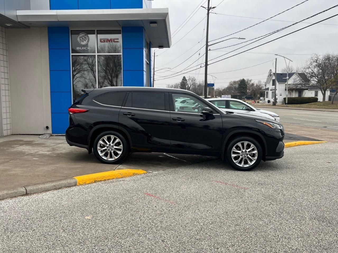 2022 Toyota Highlander LIMITED EXTRA CLEAN NEW TIRES Photo3