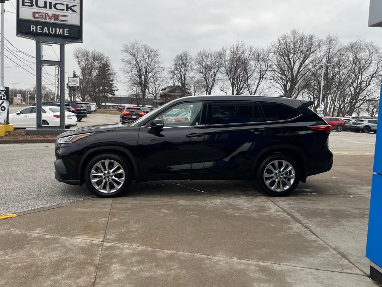 2022 Toyota Highlander LIMITED EXTRA CLEAN NEW TIRES Photo