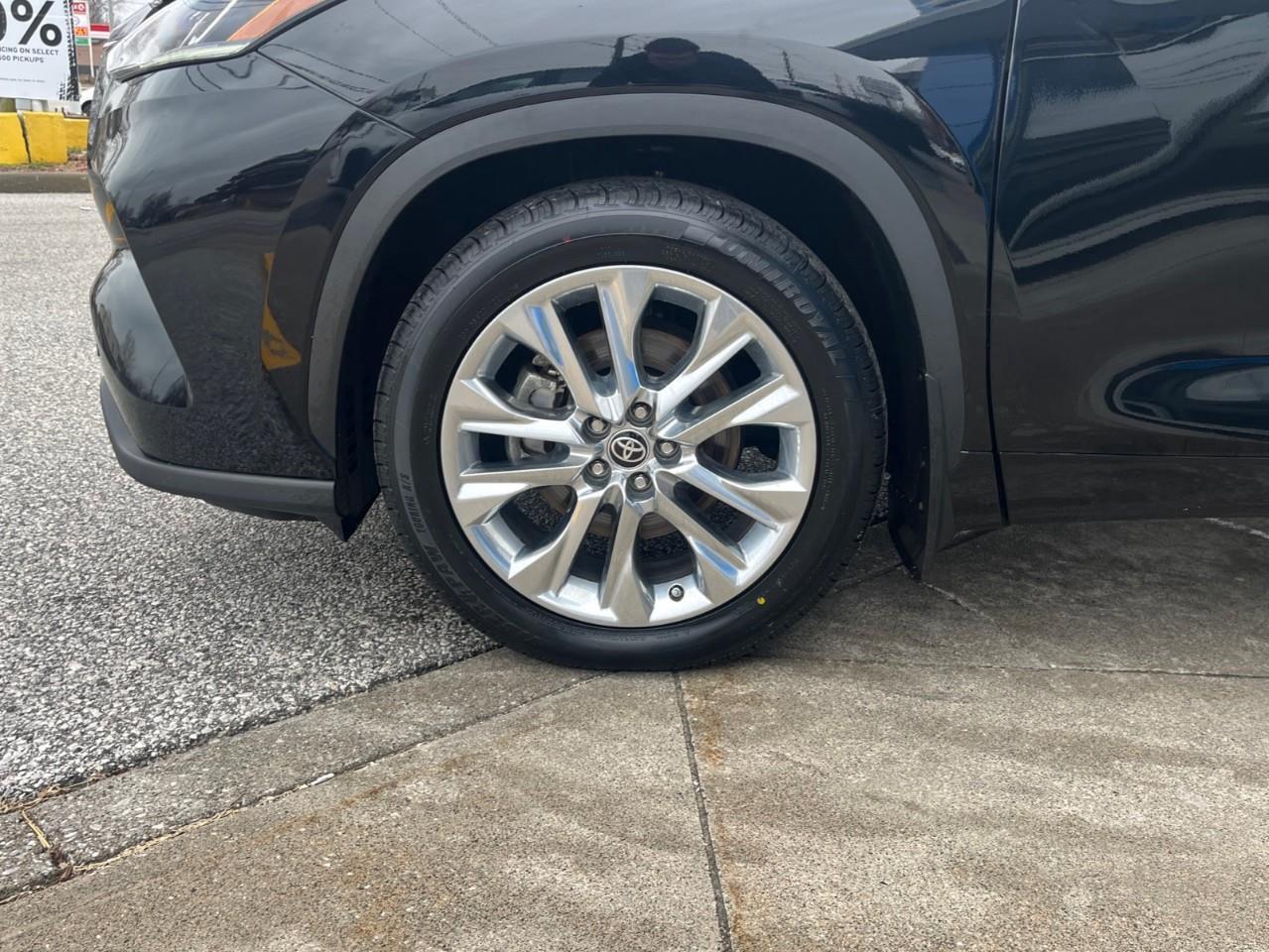 2022 Toyota Highlander LIMITED EXTRA CLEAN NEW TIRES Photo