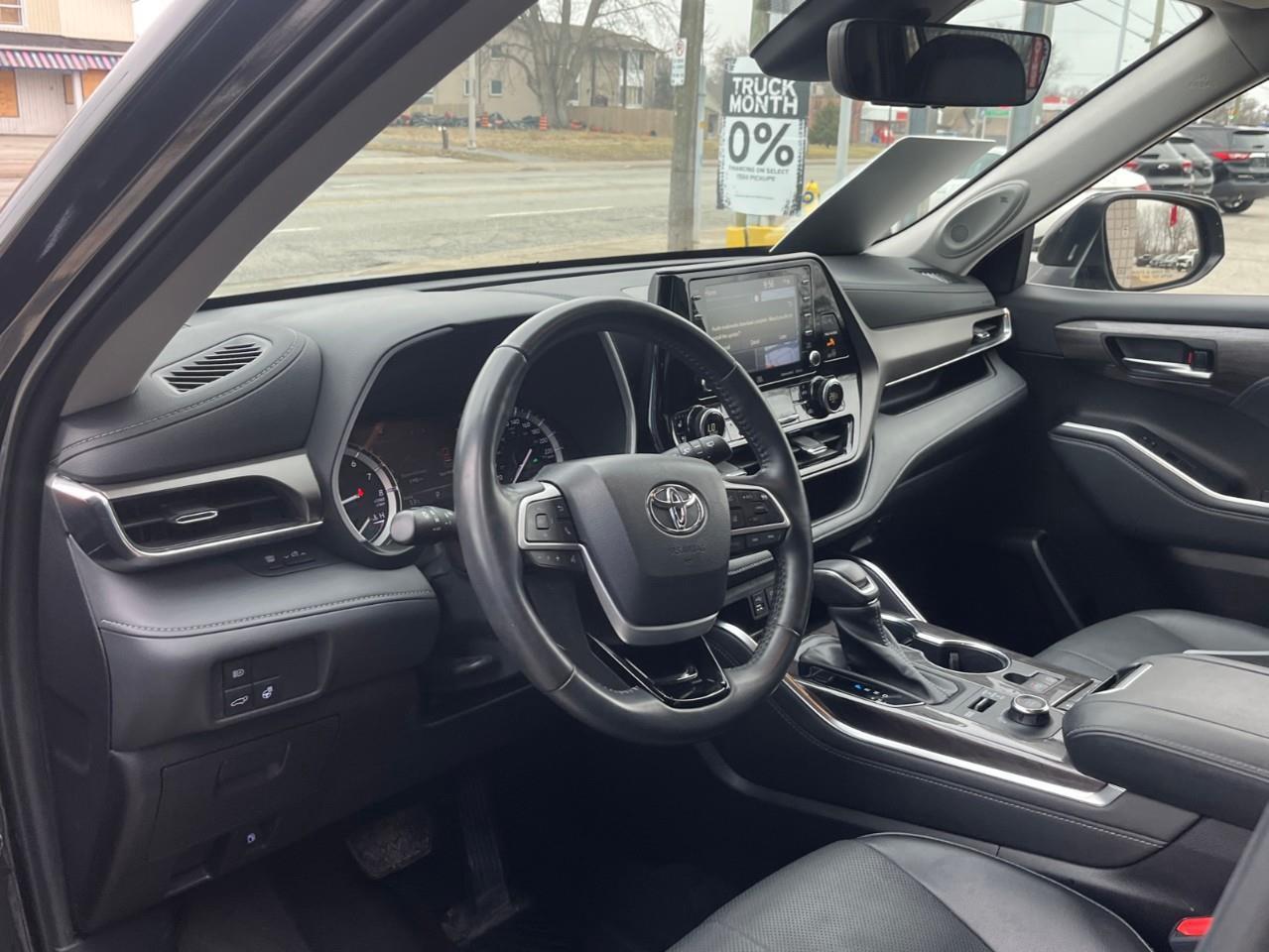 2022 Toyota Highlander LIMITED EXTRA CLEAN NEW TIRES Photo