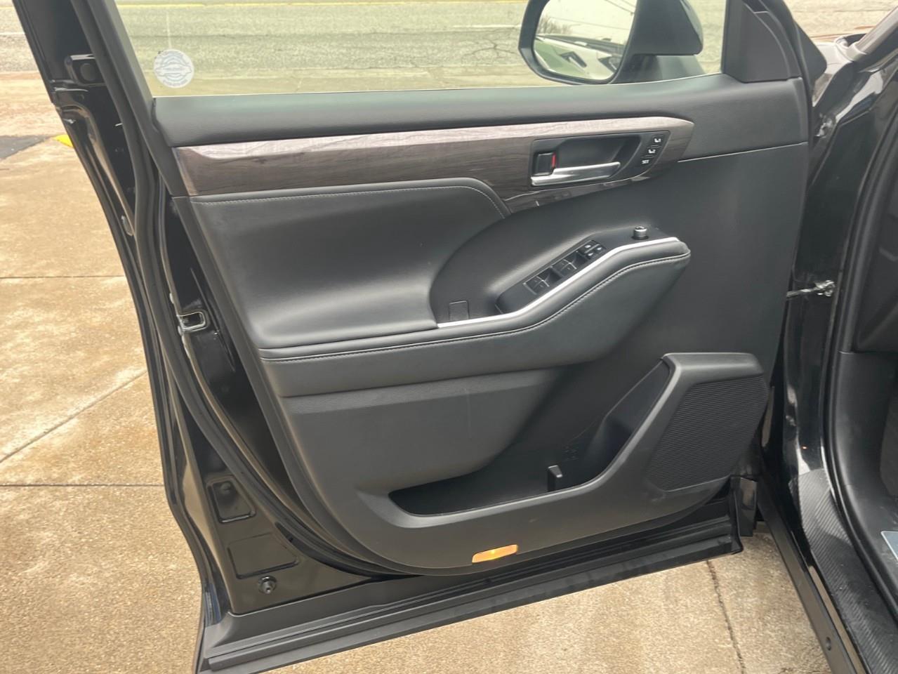 2022 Toyota Highlander LIMITED EXTRA CLEAN NEW TIRES Photo