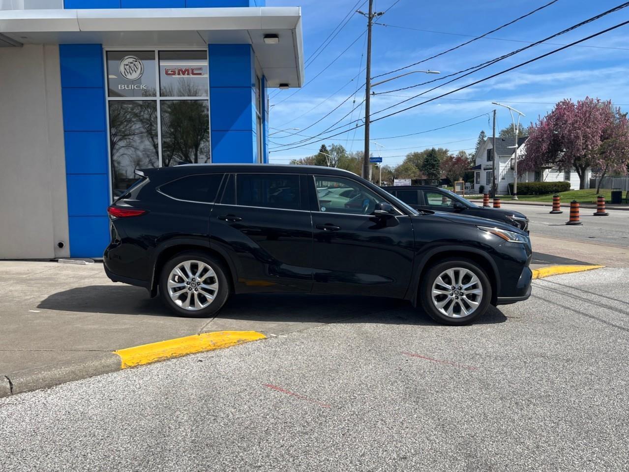2022 Toyota Highlander LIMITED EXTRA CLEAN NEW TIRES Photo3