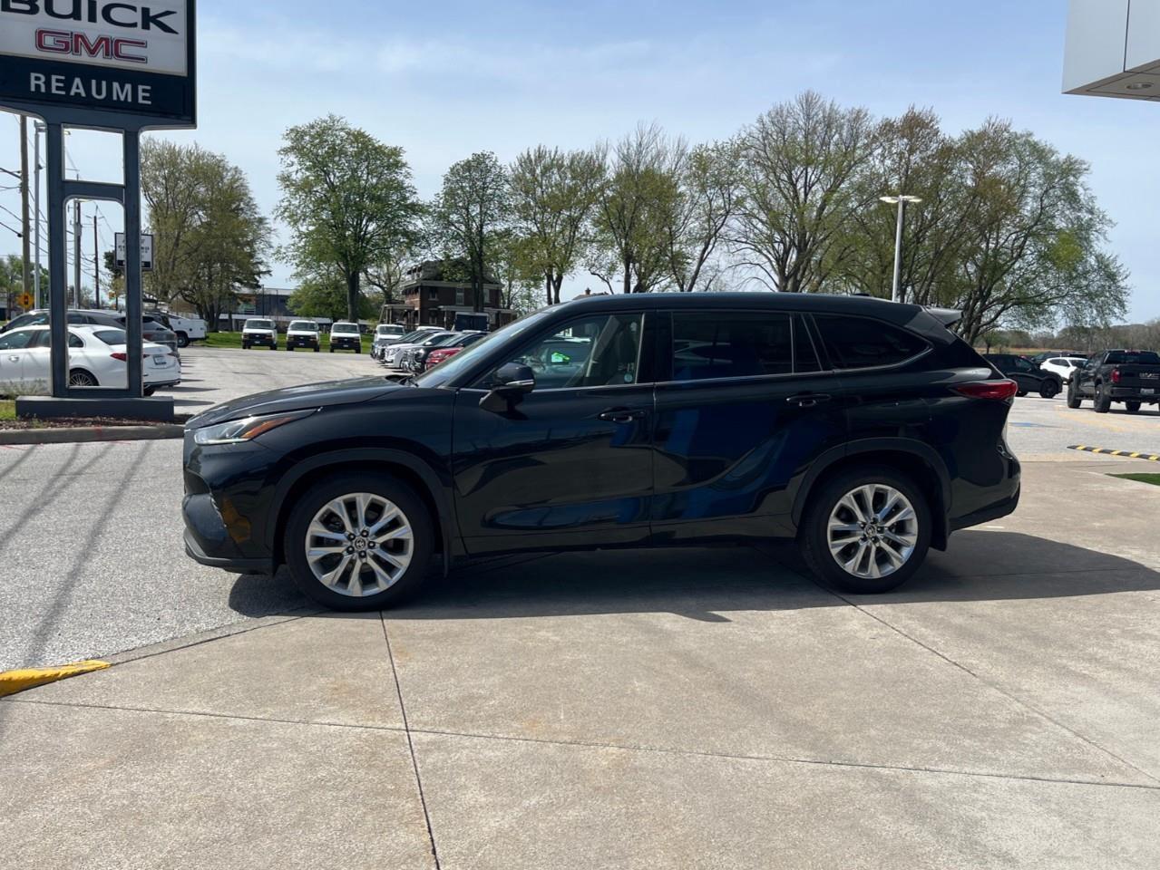 2022 Toyota Highlander LIMITED EXTRA CLEAN NEW TIRES Photo