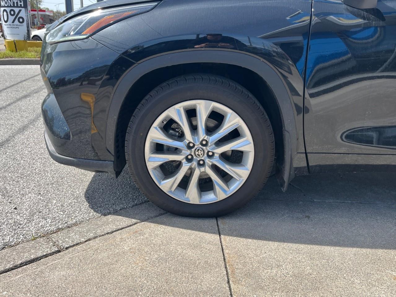 2022 Toyota Highlander LIMITED EXTRA CLEAN NEW TIRES Photo