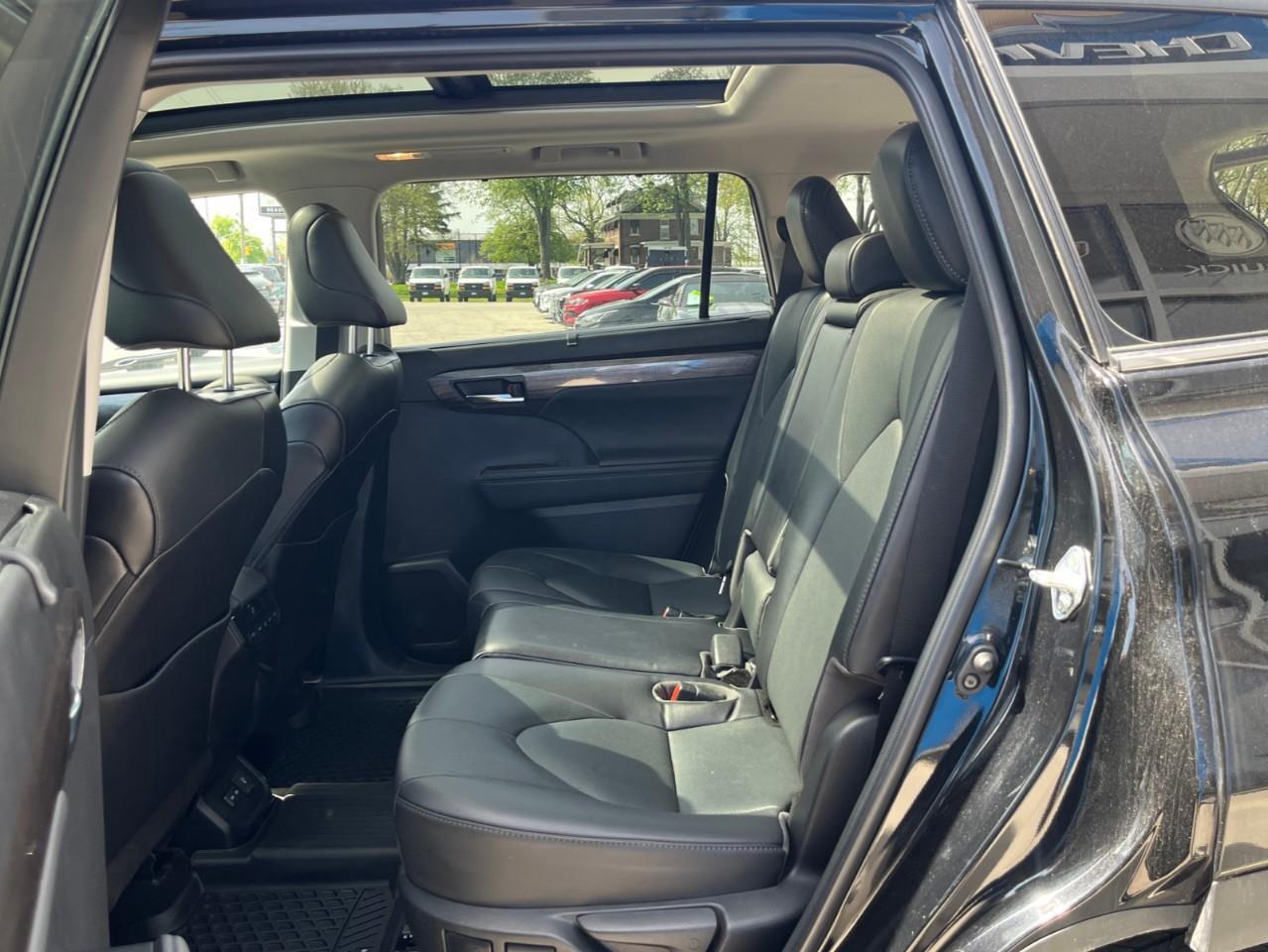 2022 Toyota Highlander LIMITED EXTRA CLEAN NEW TIRES Photo