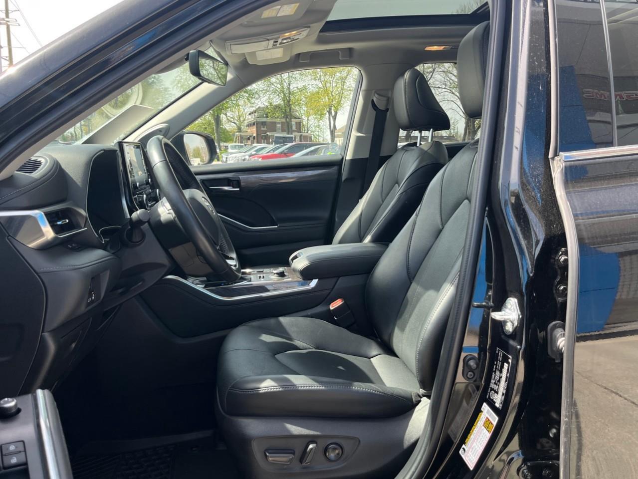 2022 Toyota Highlander LIMITED EXTRA CLEAN NEW TIRES Photo