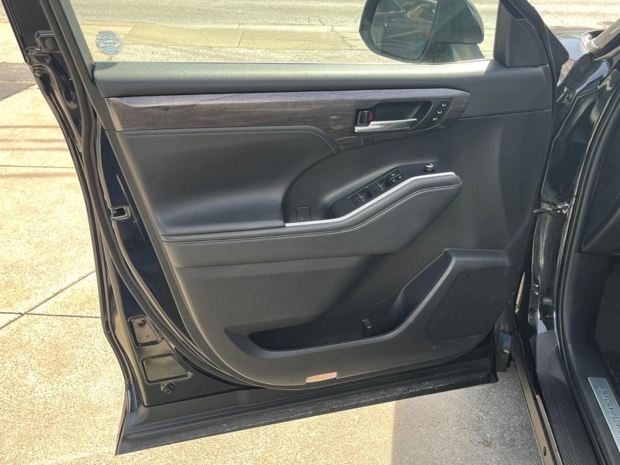 2022 Toyota Highlander LIMITED EXTRA CLEAN NEW TIRES Photo