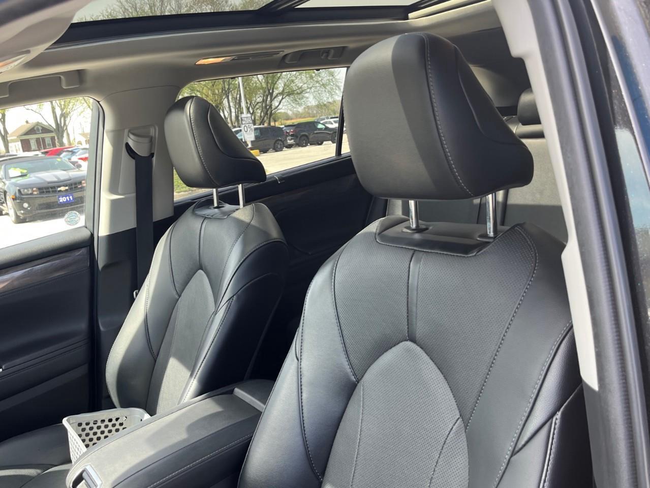 2022 Toyota Highlander LIMITED EXTRA CLEAN NEW TIRES Photo