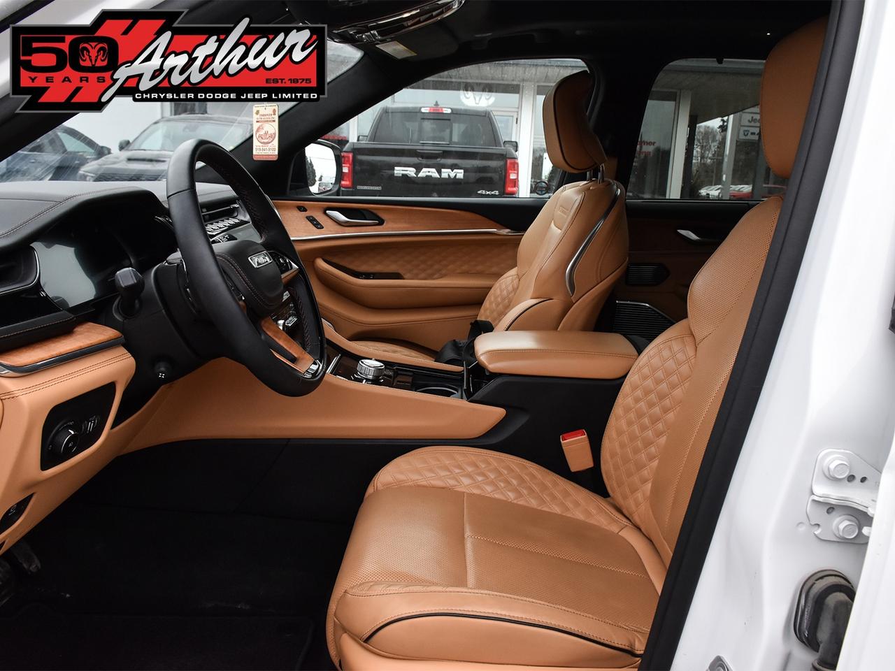 2023 Jeep Grand Cherokee Summit Reserve 4x4 Photo