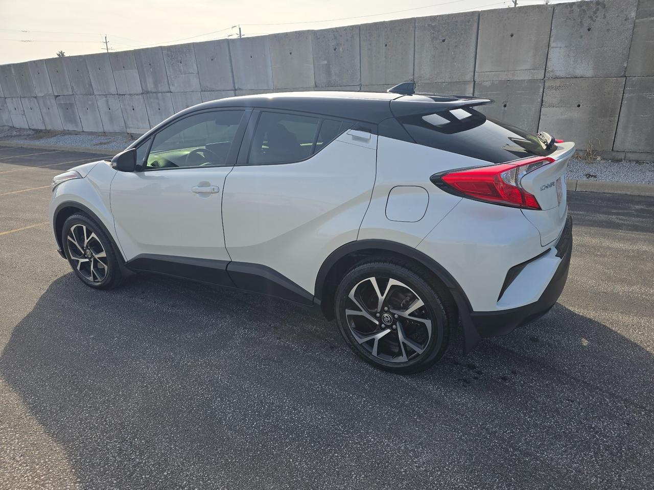 2021 Toyota C-HR XLE Premium 4dr Front-Wheel Drive Sport Utility Photo
