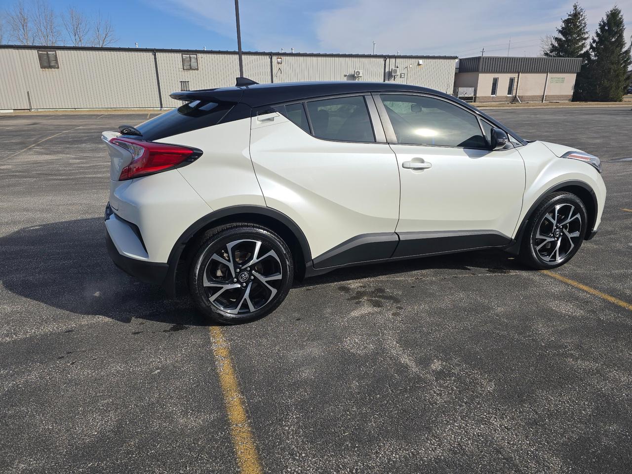 2021 Toyota C-HR XLE Premium 4dr Front-Wheel Drive Sport Utility Photo2