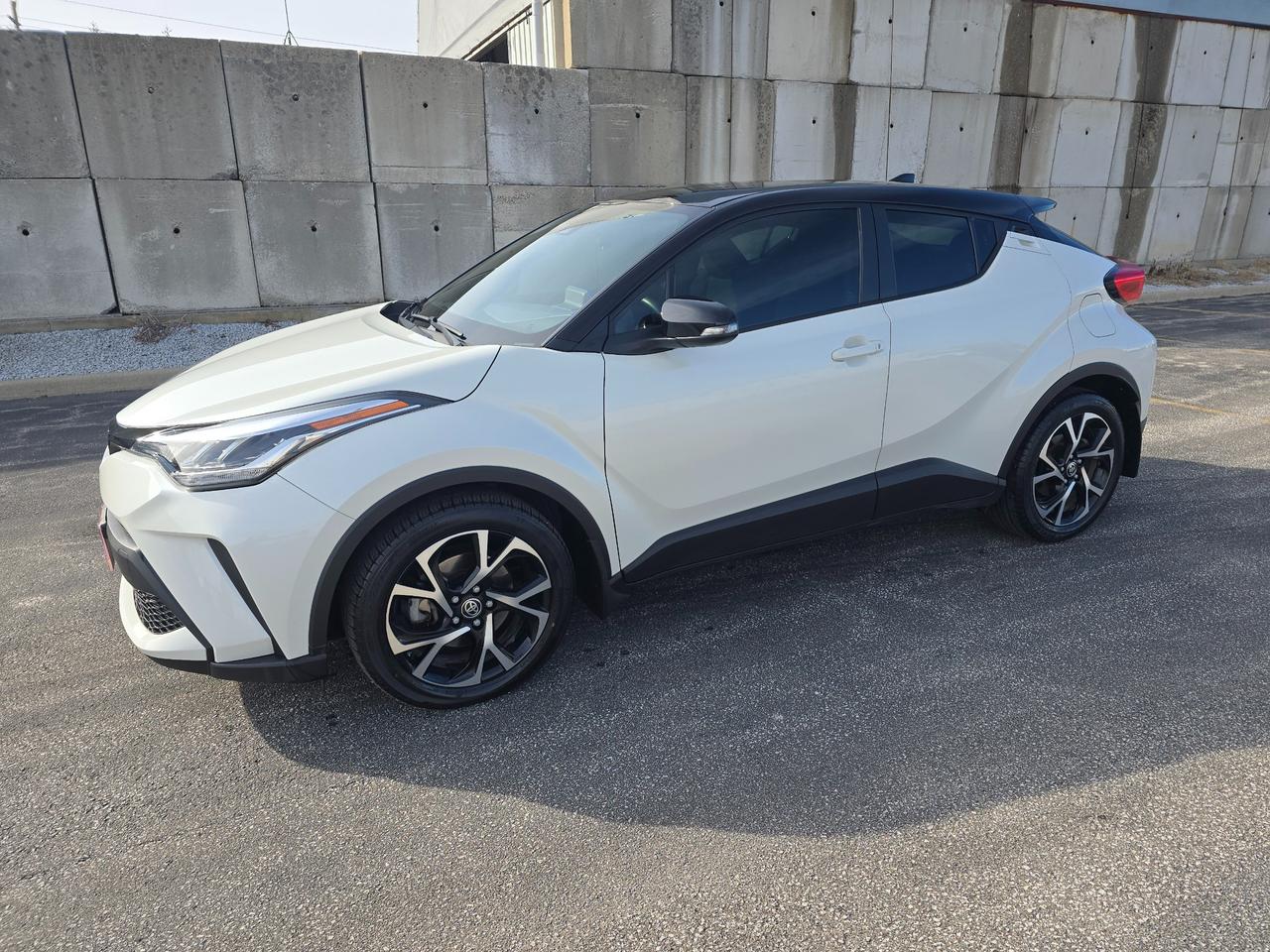 2021 Toyota C-HR XLE Premium 4dr Front-Wheel Drive Sport Utility Photo0