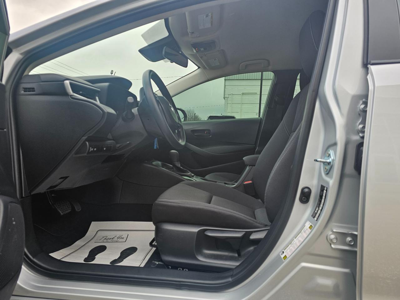 2025 Toyota Corolla LE 4DR SEDAN Photo4