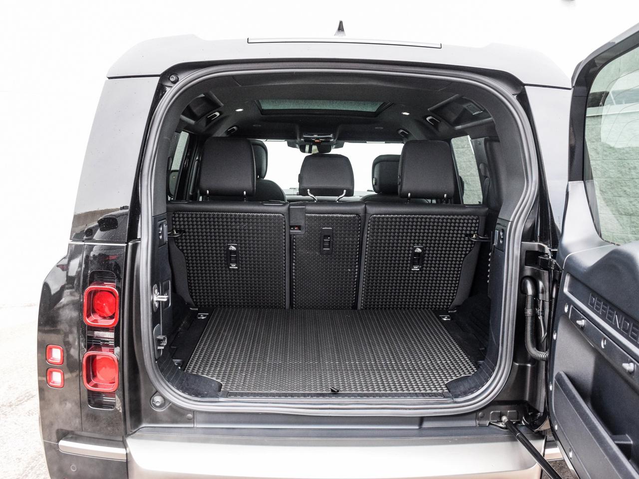 2024 Land Rover Defender X-Dynamic SE Photo